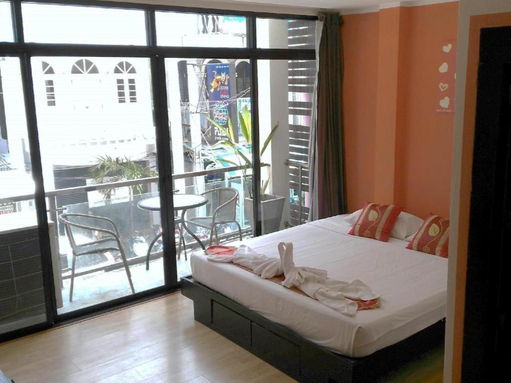 Long Beach Hotel Patong Dış mekan fotoğraf