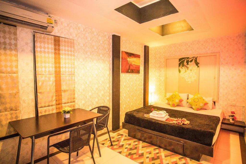 Long Beach Hotel Patong Dış mekan fotoğraf