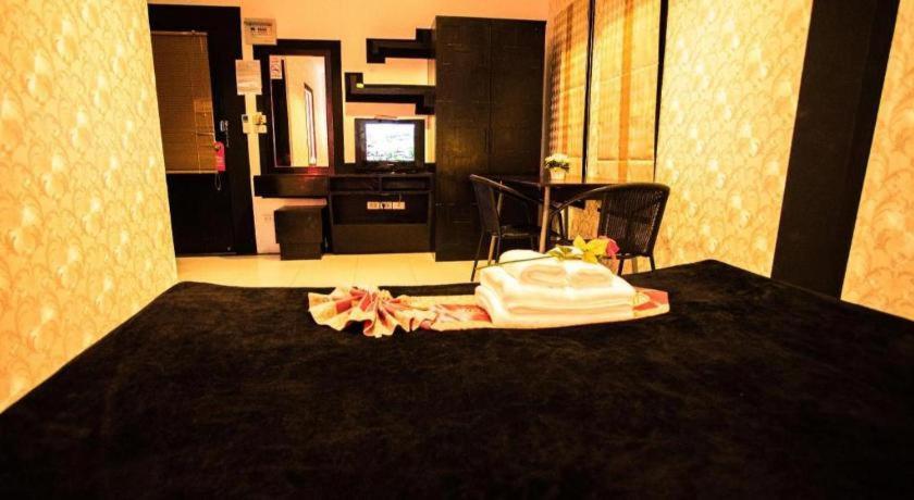 Long Beach Hotel Patong Dış mekan fotoğraf